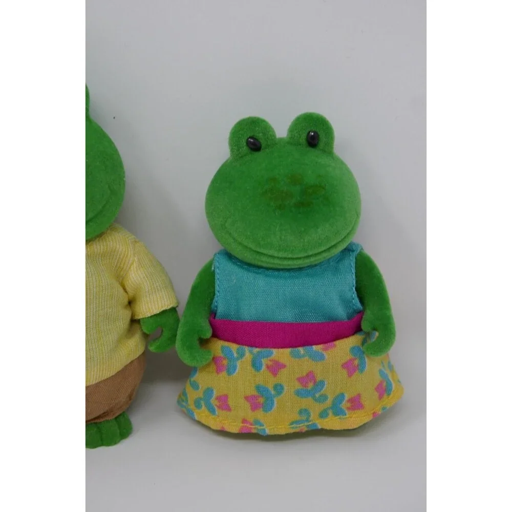 Li'l Woodzeez Croakalily Frog Family Figures Set of 4 w/Clothing